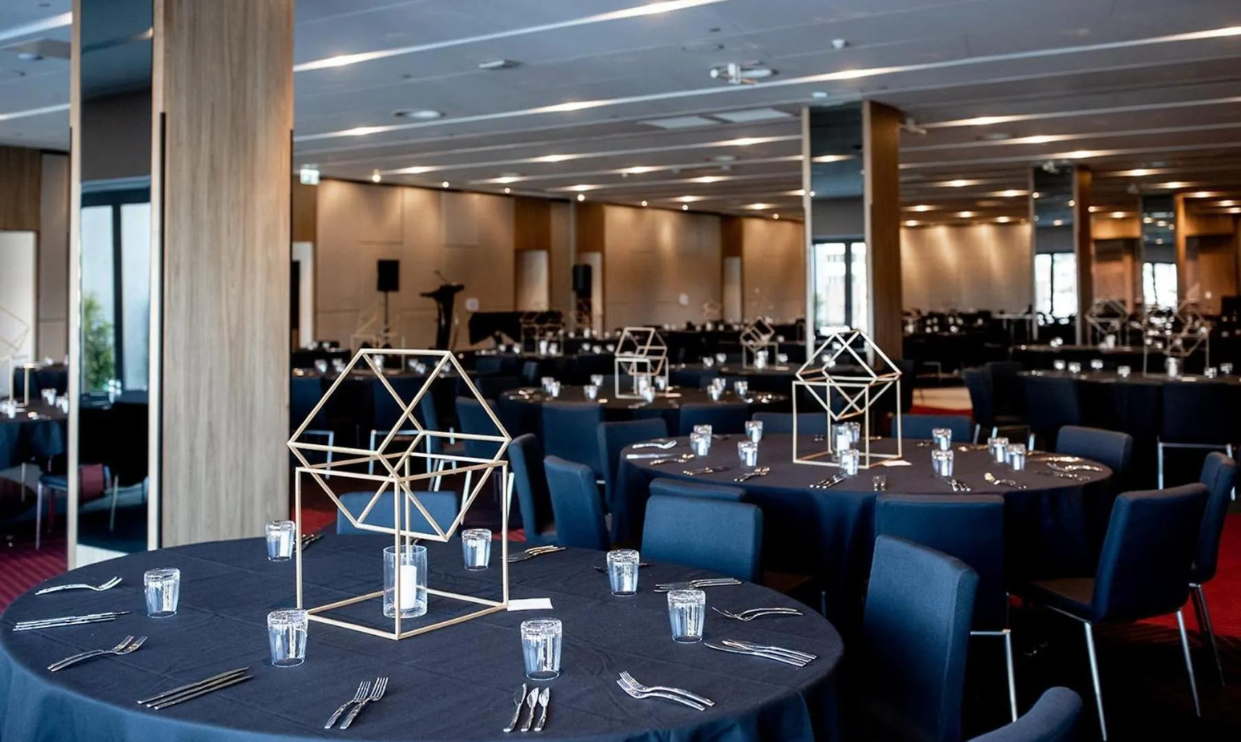 Отель Crowne Plaza Hobart By Ihg 4*,